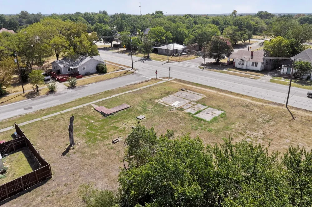 814 Martin Luther King Boulevard Corsicana, TX 75110