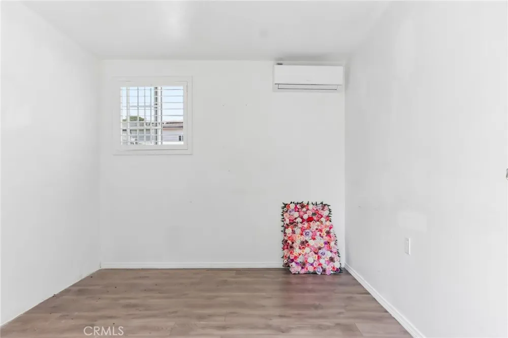 10065 Foothill Lakeview Terrace, CA 91342