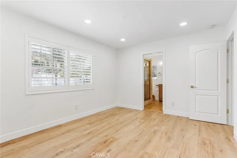 10065 Foothill Lakeview Terrace, CA 91342