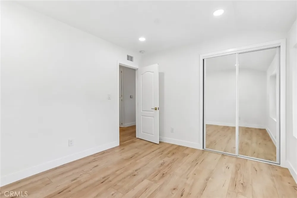 10065 Foothill Lakeview Terrace, CA 91342