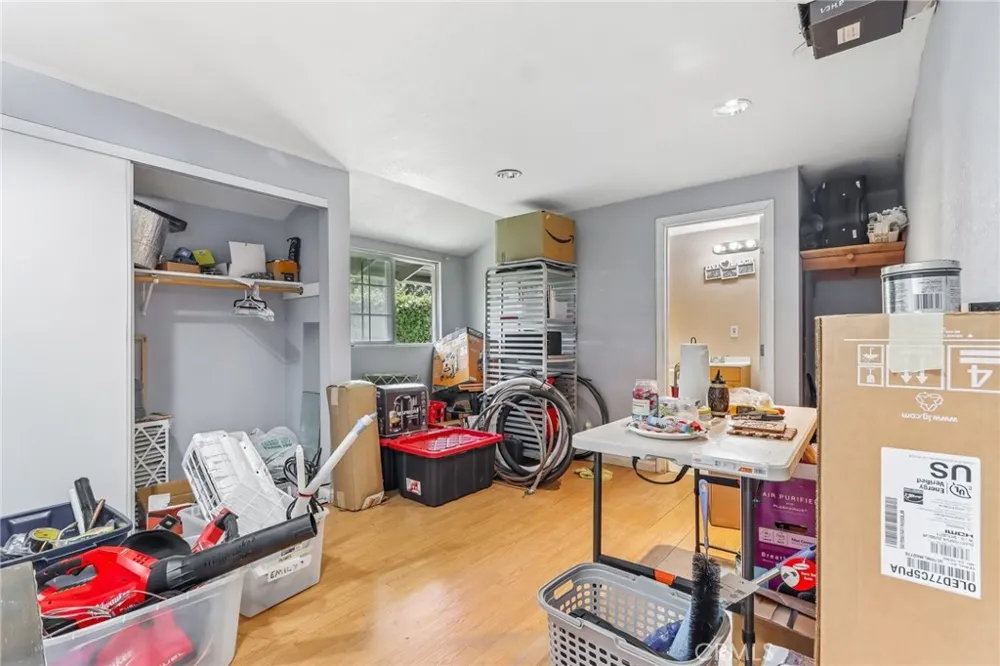 10065 Foothill Lakeview Terrace, CA 91342