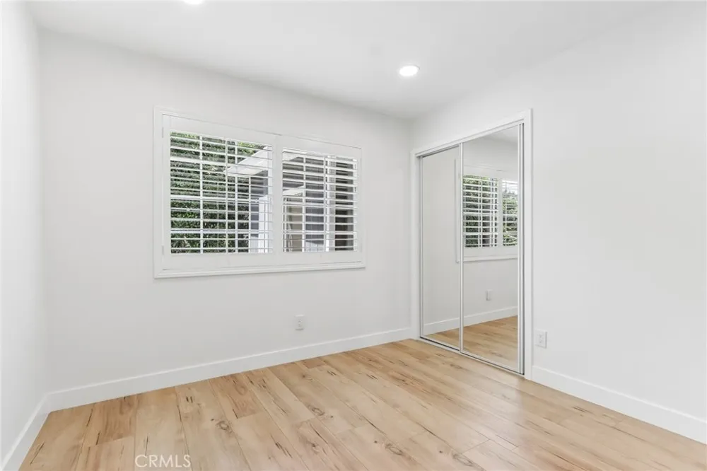 10065 Foothill Lakeview Terrace, CA 91342