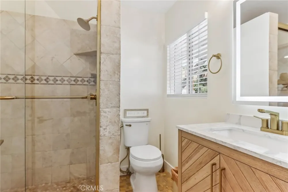 10065 Foothill Lakeview Terrace, CA 91342