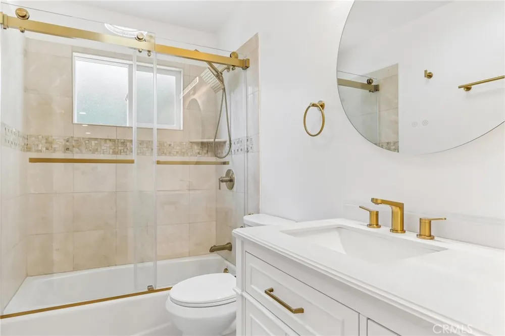 10065 Foothill Lakeview Terrace, CA 91342