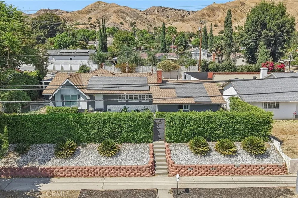 10065 Foothill Lakeview Terrace, CA 91342