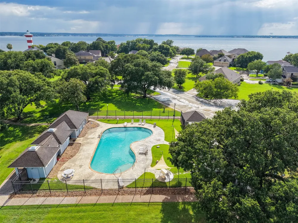 2019 Lakewood Court Willis, TX 77318