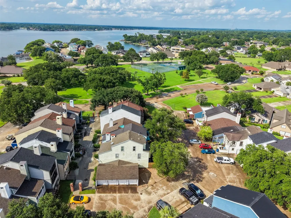 2019 Lakewood Court Willis, TX 77318