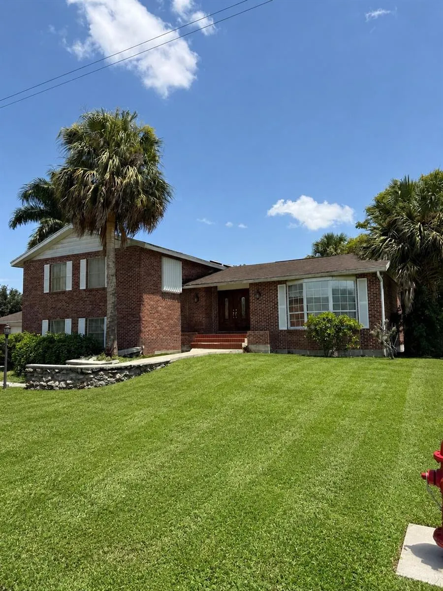 909 NE 3rd Street Belle Glade, FL 33430