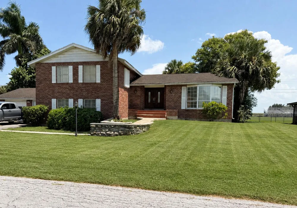909 NE 3rd Street Belle Glade, FL 33430
