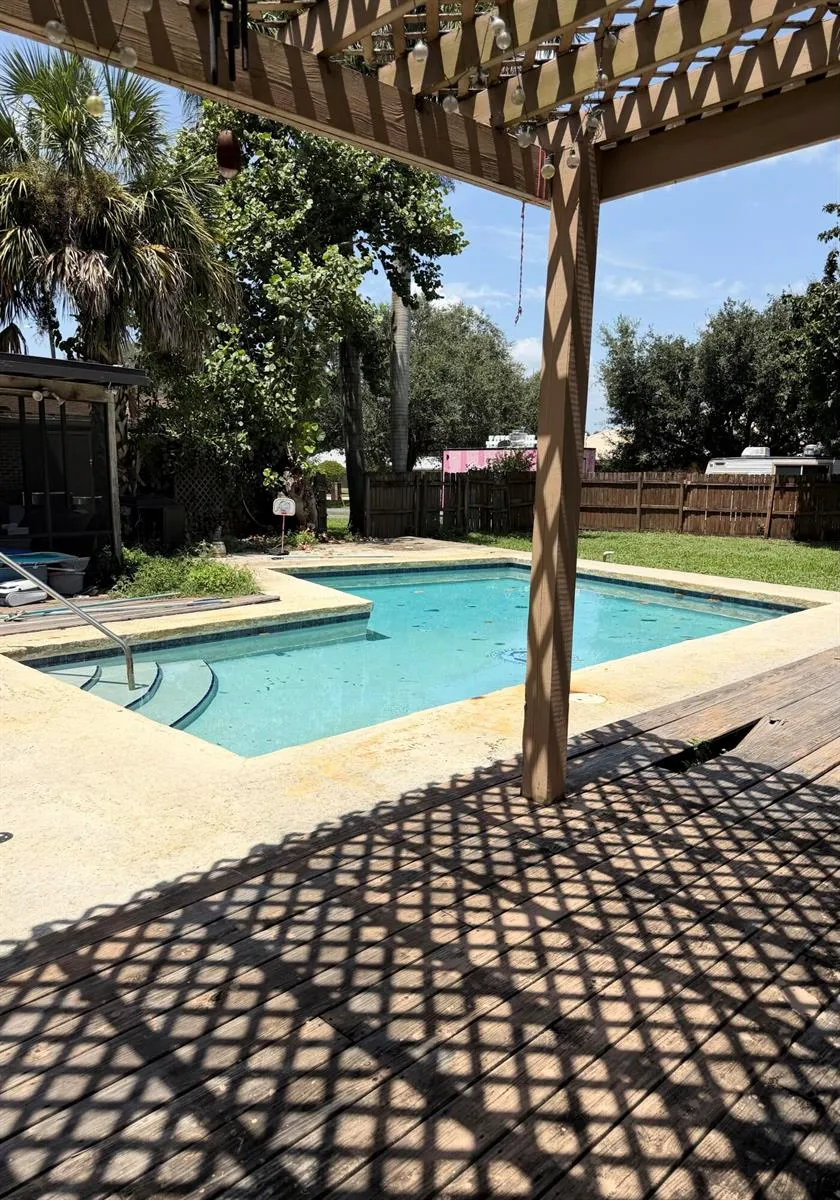 909 NE 3rd Street Belle Glade, FL 33430
