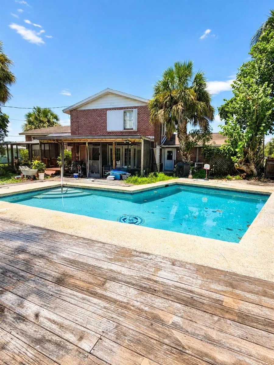 909 NE 3rd Street Belle Glade, FL 33430