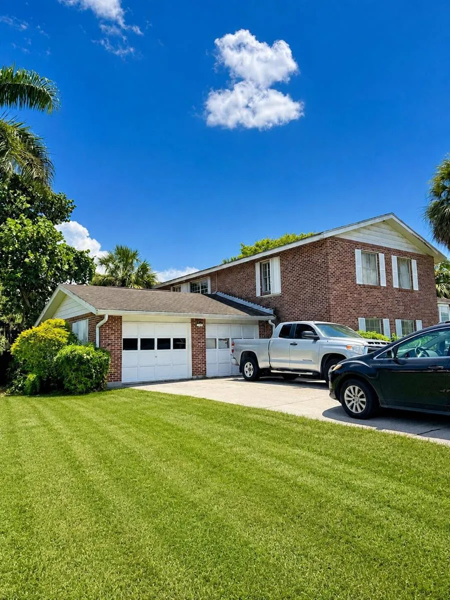 909 NE 3rd Street Belle Glade, FL 33430