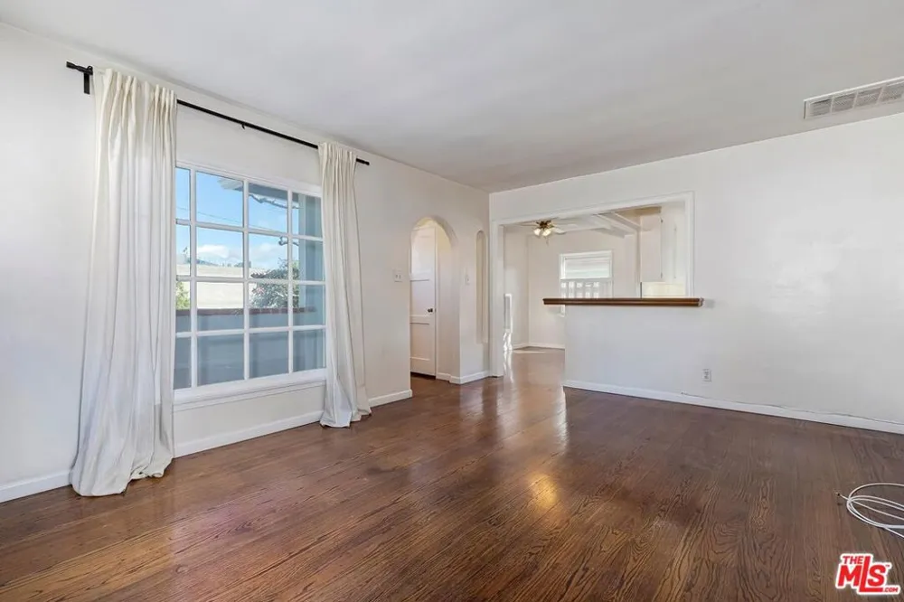 311 CHURCH LANE Los Angeles, CA 90049