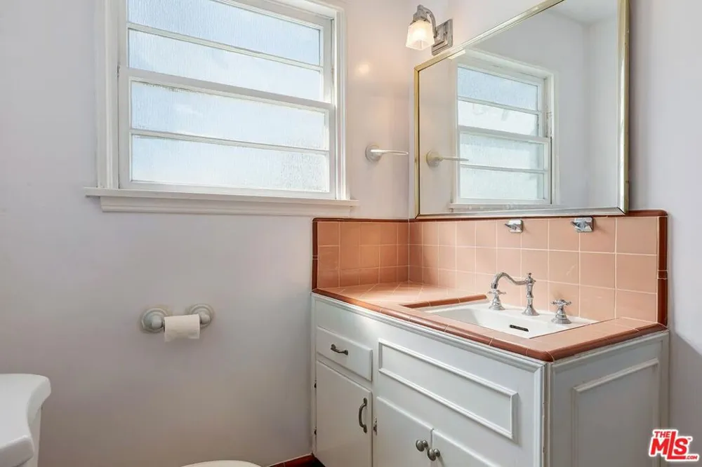 311 CHURCH LANE Los Angeles, CA 90049