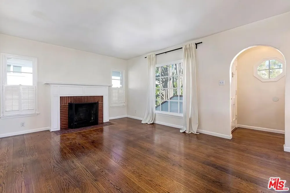 311 CHURCH LANE Los Angeles, CA 90049