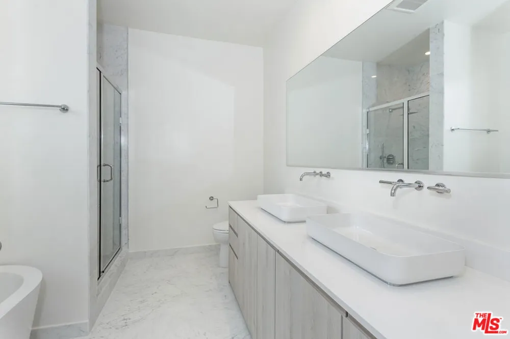 430 MAPLE DRIVE #206 Beverly Hills, CA 90210