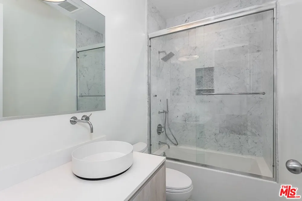 430 MAPLE DRIVE #206 Beverly Hills, CA 90210