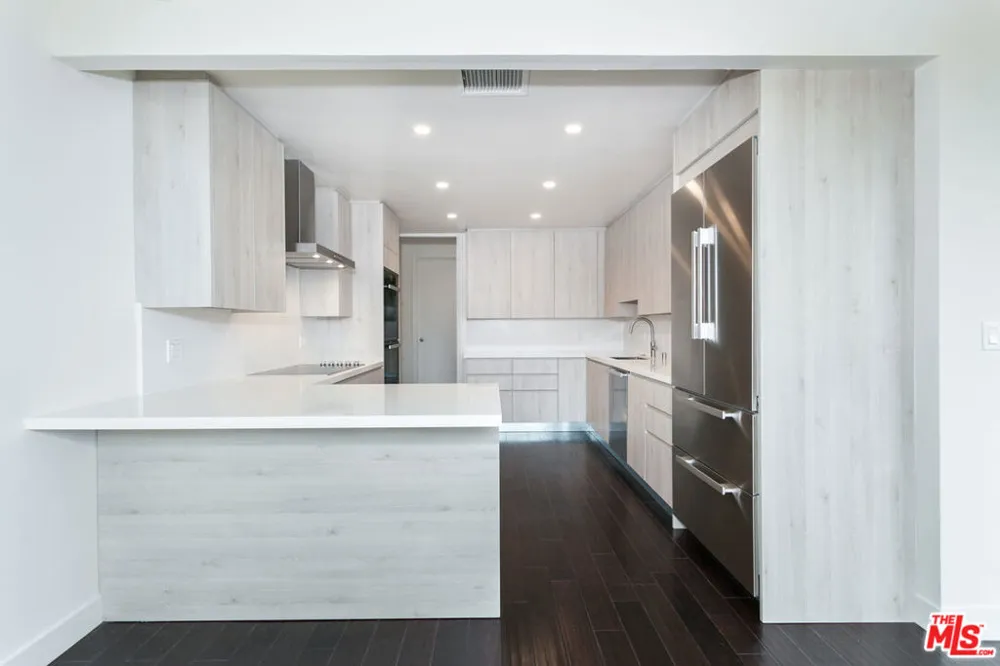 430 MAPLE DRIVE #206 Beverly Hills, CA 90210