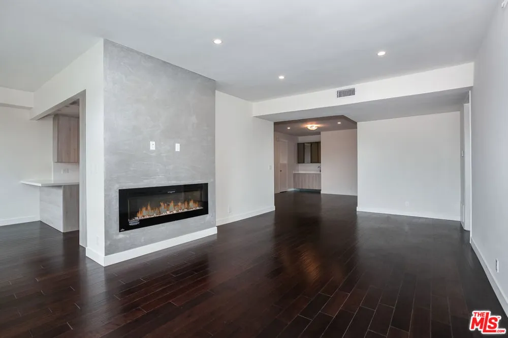 430 MAPLE DRIVE #206 Beverly Hills, CA 90210