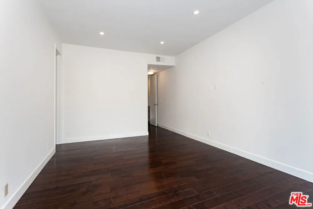 430 MAPLE DRIVE #206 Beverly Hills, CA 90210