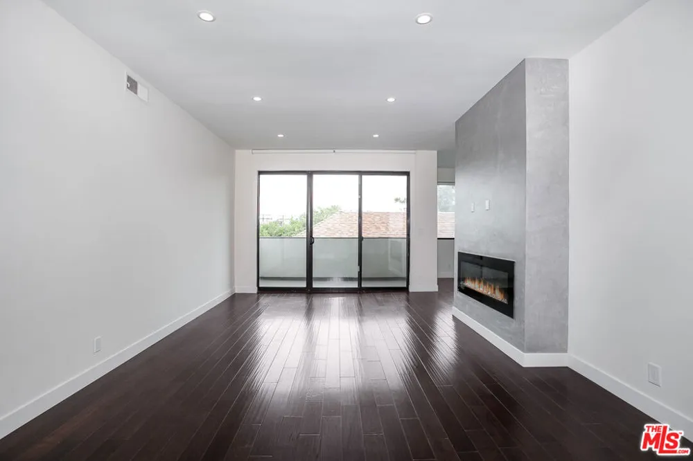 430 MAPLE DRIVE #206 Beverly Hills, CA 90210