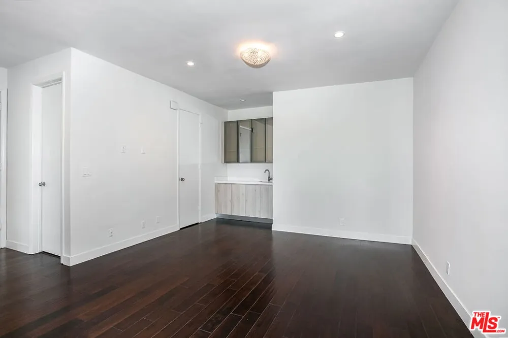 430 MAPLE DRIVE #206 Beverly Hills, CA 90210