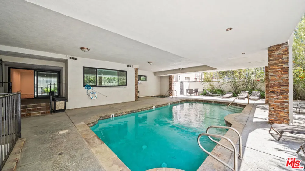 430 MAPLE DRIVE #206 Beverly Hills, CA 90210