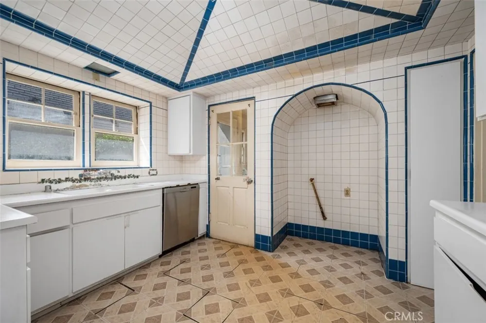 1569 Midvale Avenue Los Angeles, CA 90024