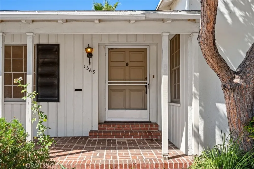 1569 Midvale Avenue Los Angeles, CA 90024