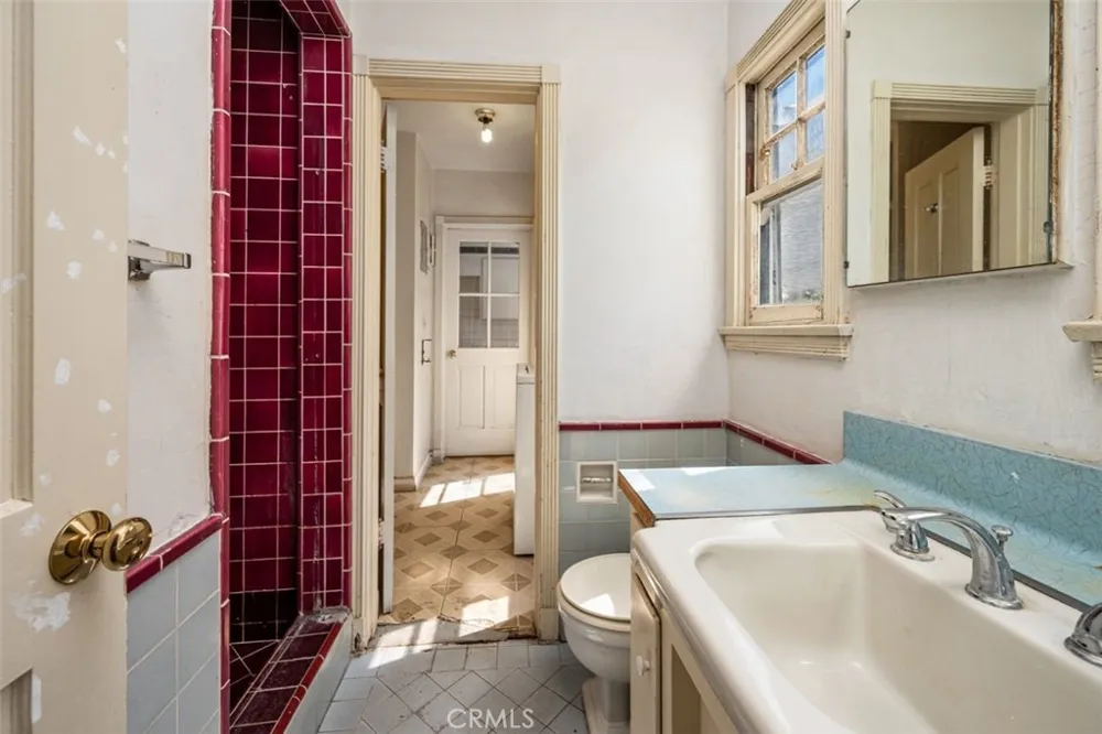 1569 Midvale Avenue Los Angeles, CA 90024