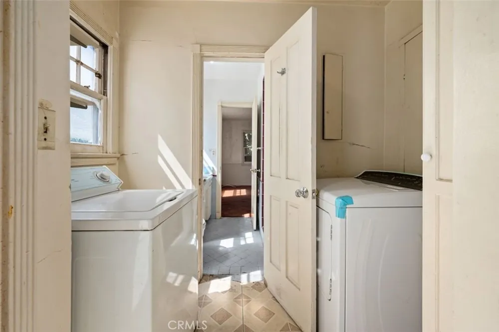 1569 Midvale Avenue Los Angeles, CA 90024