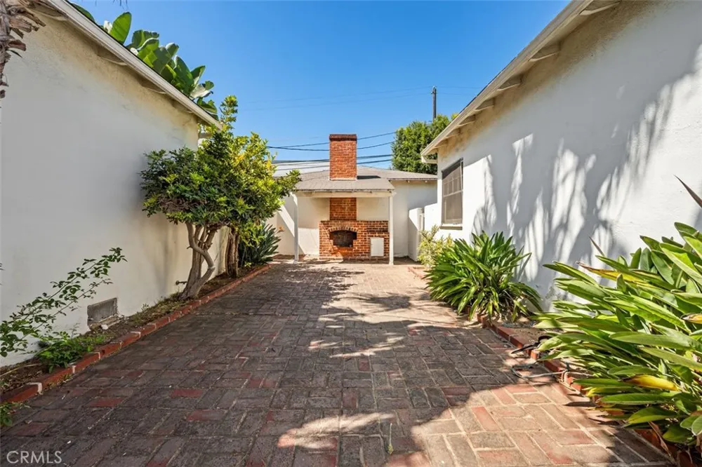 1569 Midvale Avenue Los Angeles, CA 90024