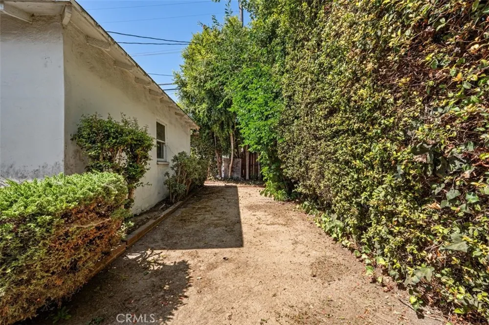1569 Midvale Avenue Los Angeles, CA 90024