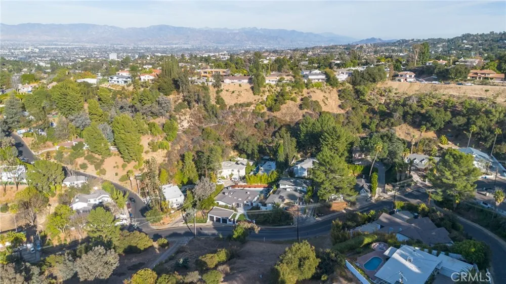 16652 Calneva Drive Encino, CA 91436