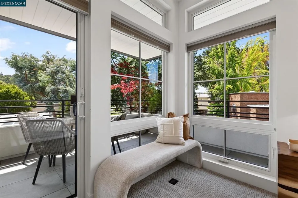 210 Lafayette Cir #302 Lafayette, CA 94549