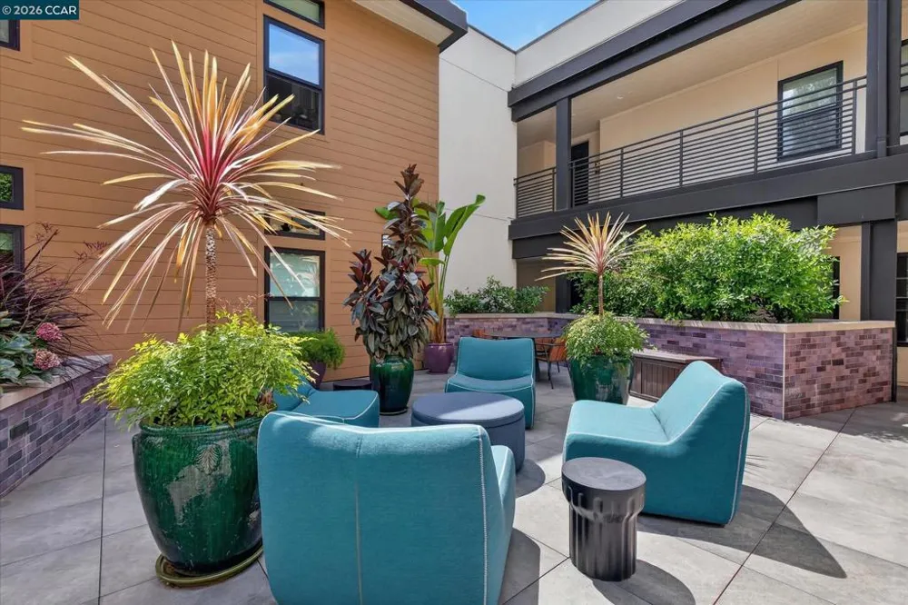 210 Lafayette Cir #302 Lafayette, CA 94549