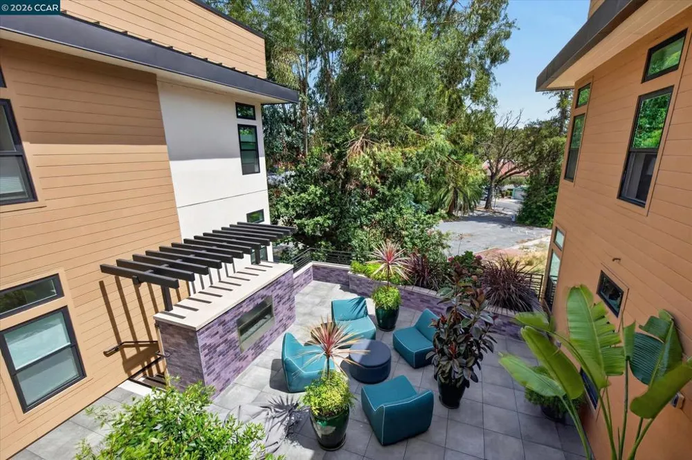210 Lafayette Cir #302 Lafayette, CA 94549