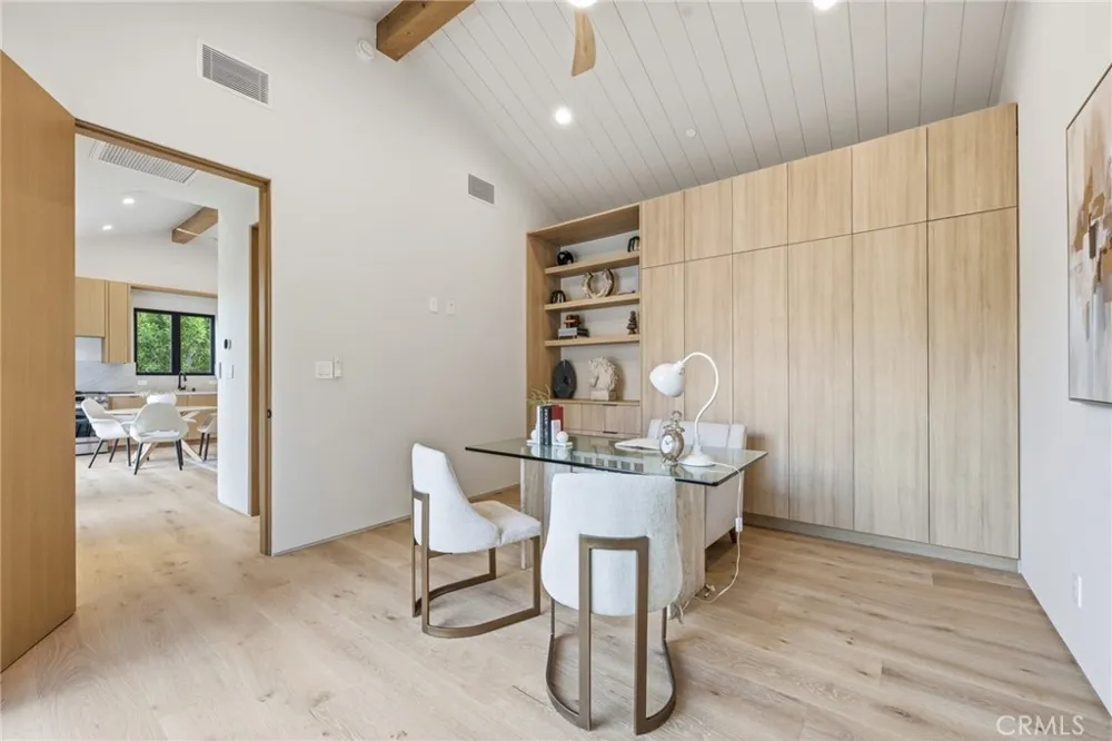 4447 Matilija Sherman Oaks, CA 91423