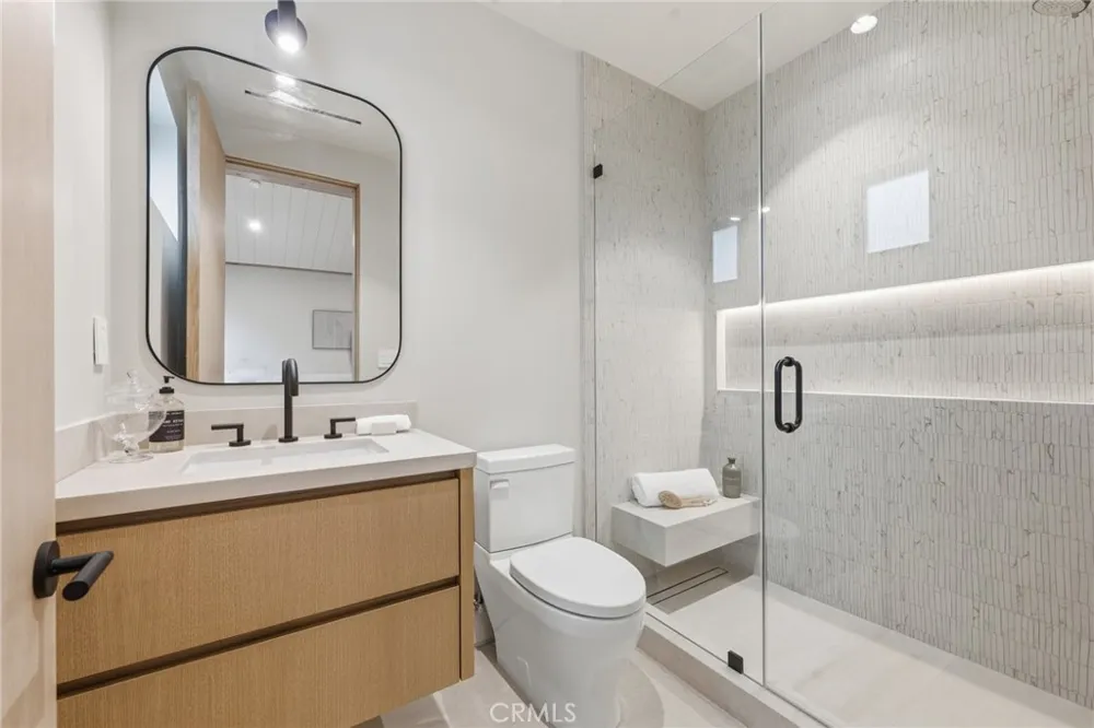 4447 Matilija Sherman Oaks, CA 91423
