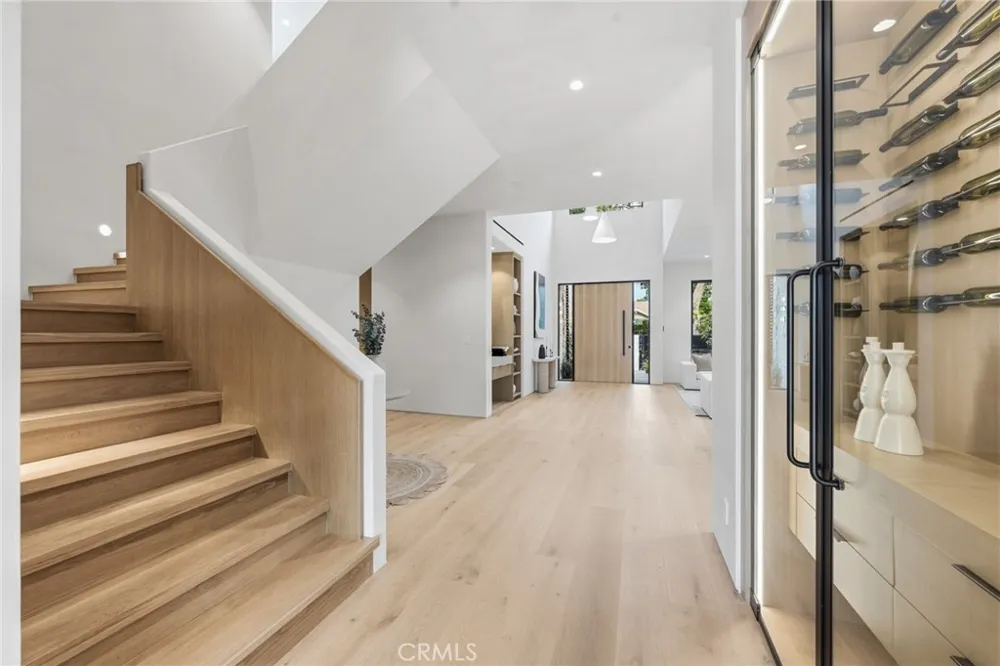 4447 Matilija Sherman Oaks, CA 91423
