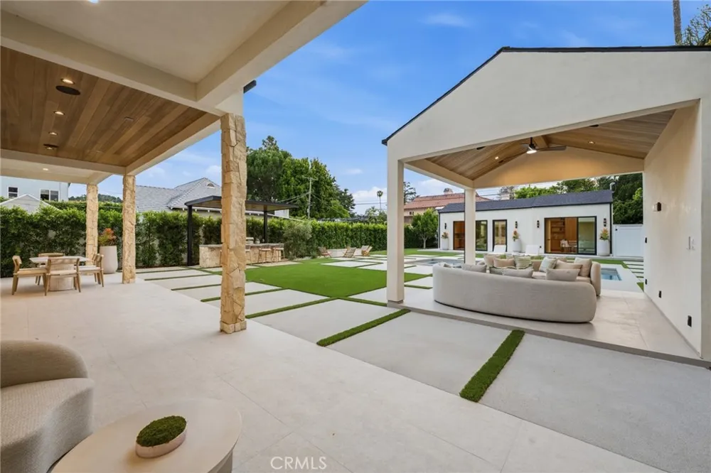 4447 Matilija Sherman Oaks, CA 91423