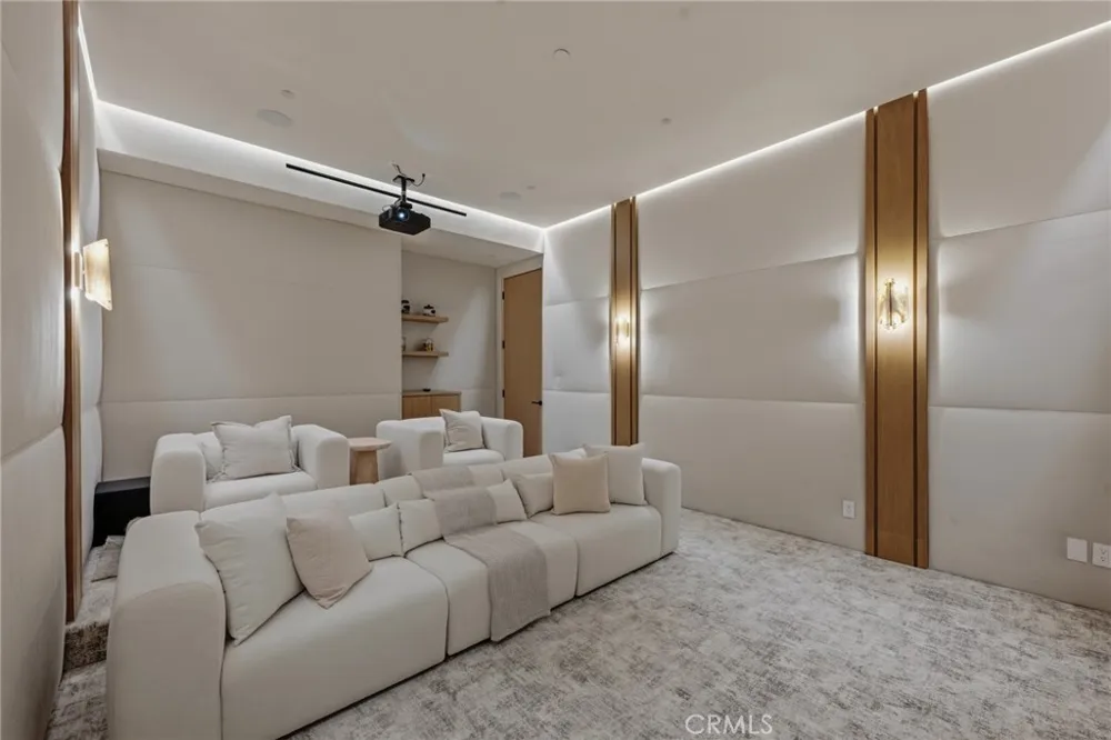4447 Matilija Sherman Oaks, CA 91423