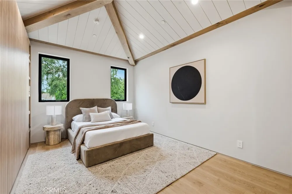 4447 Matilija Sherman Oaks, CA 91423