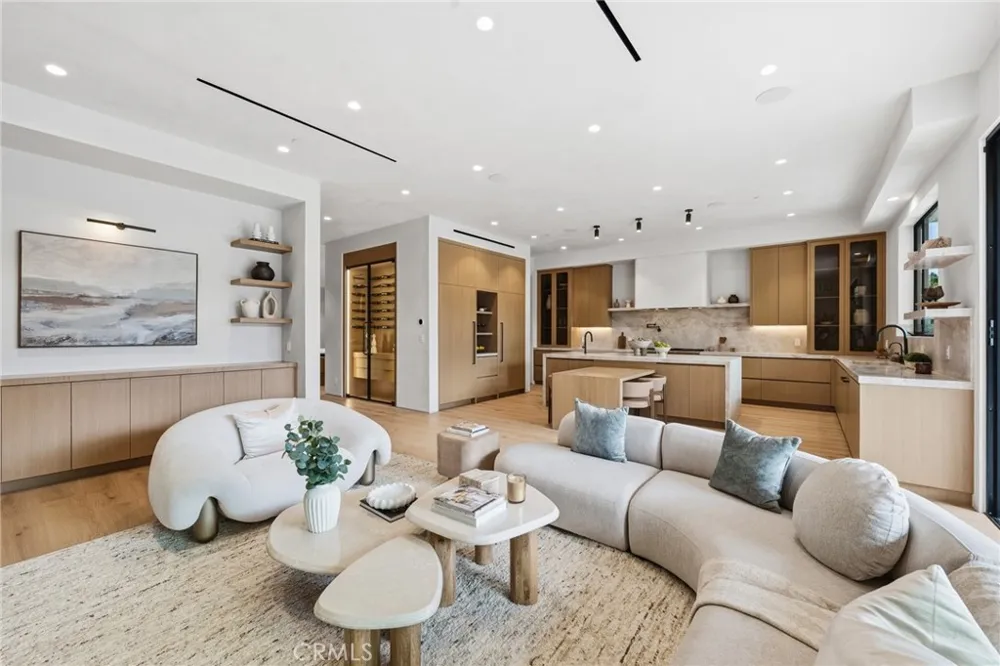 4447 Matilija Sherman Oaks, CA 91423