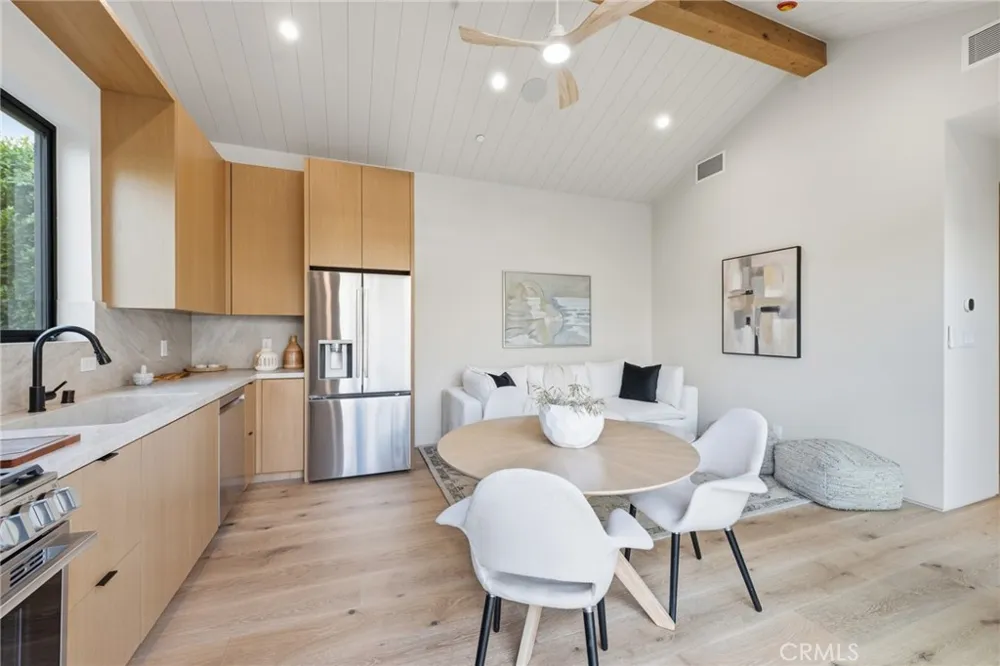 4447 Matilija Sherman Oaks, CA 91423