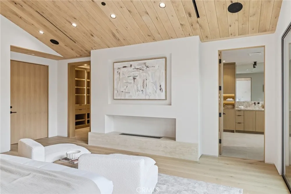 4447 Matilija Sherman Oaks, CA 91423