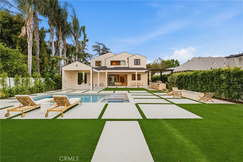 4447 Matilija Sherman Oaks, CA 91423