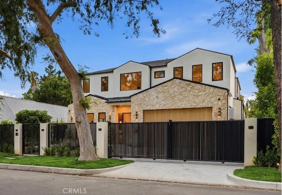 4447 Matilija Sherman Oaks, CA 91423