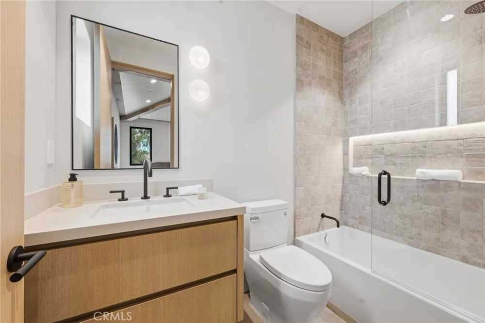 4447 Matilija Sherman Oaks, CA 91423
