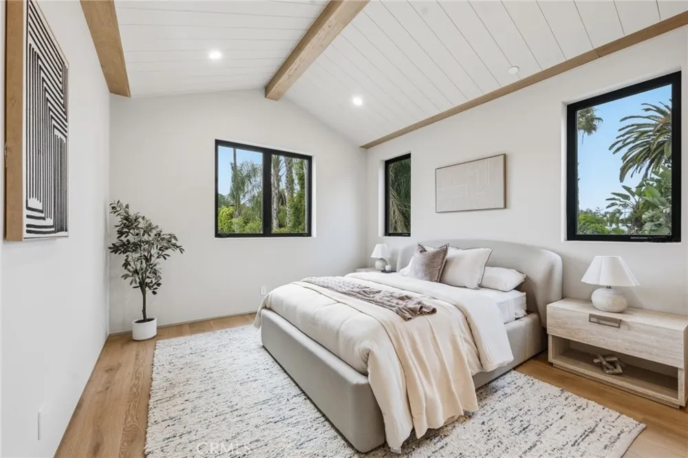 4447 Matilija Sherman Oaks, CA 91423